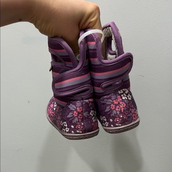 Bogs Purple Floral Kids Boots - Picture 5 of 5